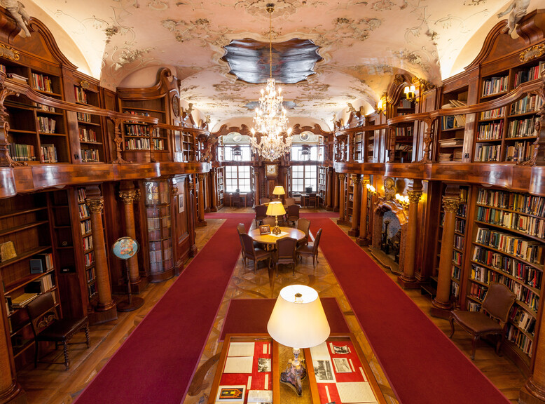 Library in the Leopoldskron Castle in Salzburg | © Hotel Schloss Leopoldskron