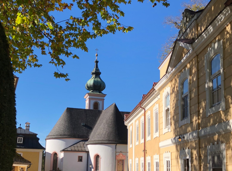 The Gasthof Schloss Aigen and the Church of Aigen | © Tourismus Salzburg GmbH / K. Brugger