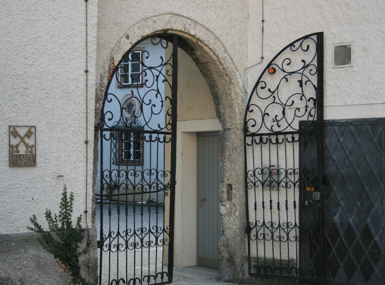 Entrance to the Stiftsbäckerei St. Peter in Salzburg  | ©  Veronika Zangl MMPR