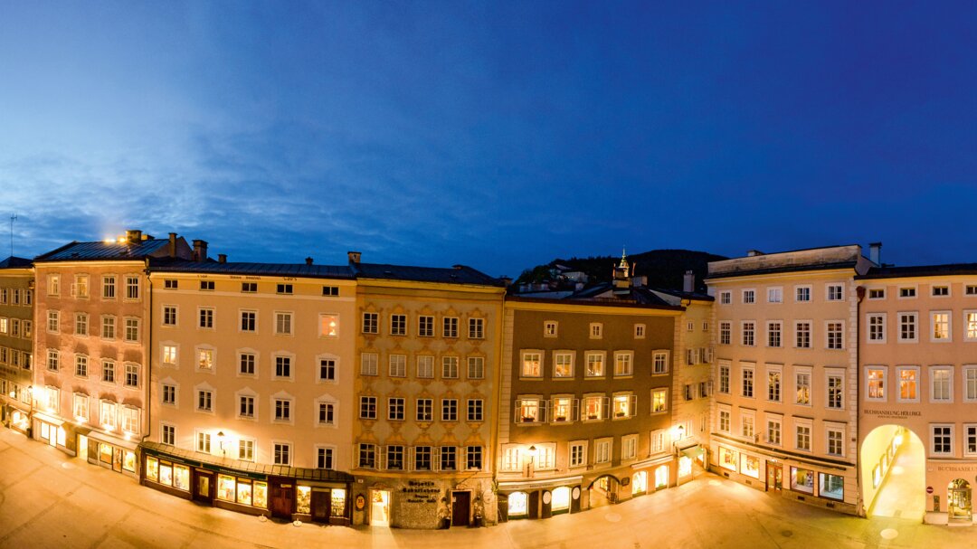 Der Universitätsplatz in der Salzburger Altstadt  | © Bryan Reinhardt 