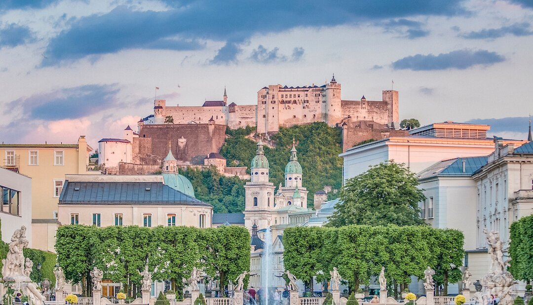 Mirabell Gardends with view to the old town of Salzburg  | © Anibal Trejo