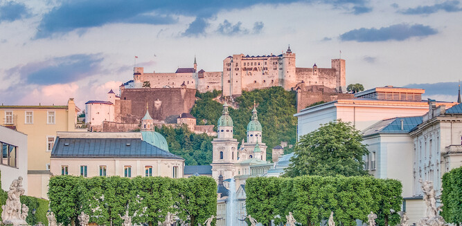 Mirabell Gardends with view to the old town of Salzburg  | © Anibal Trejo