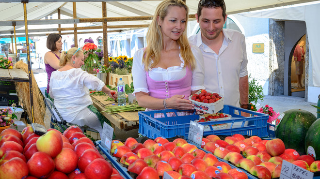 Der Grünmarkt auf dem Universitätsplatz in Salzburg  | © Tourimsus Salzburg GmbH 