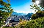 Mönchsberg in autumn with Salzburg panorama | © Tourismus Salzburg