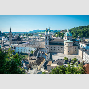 View from Mönchsberg down to Salzburg Cathedral and DomQuartier | © Tourismus Salzburg, Foto: Breitegger Günter