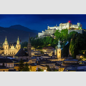 View from Mönchsberg down to the old city of Salzburg and Fortress Hohensalzburg | © Tourismus Salzburg, Foto: Breitegger Günter
