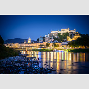 Salzach with the historical old city center and the fortress Hohensalzburg during night | © Tourismus Salzburg, Foto: Breitegger Günter