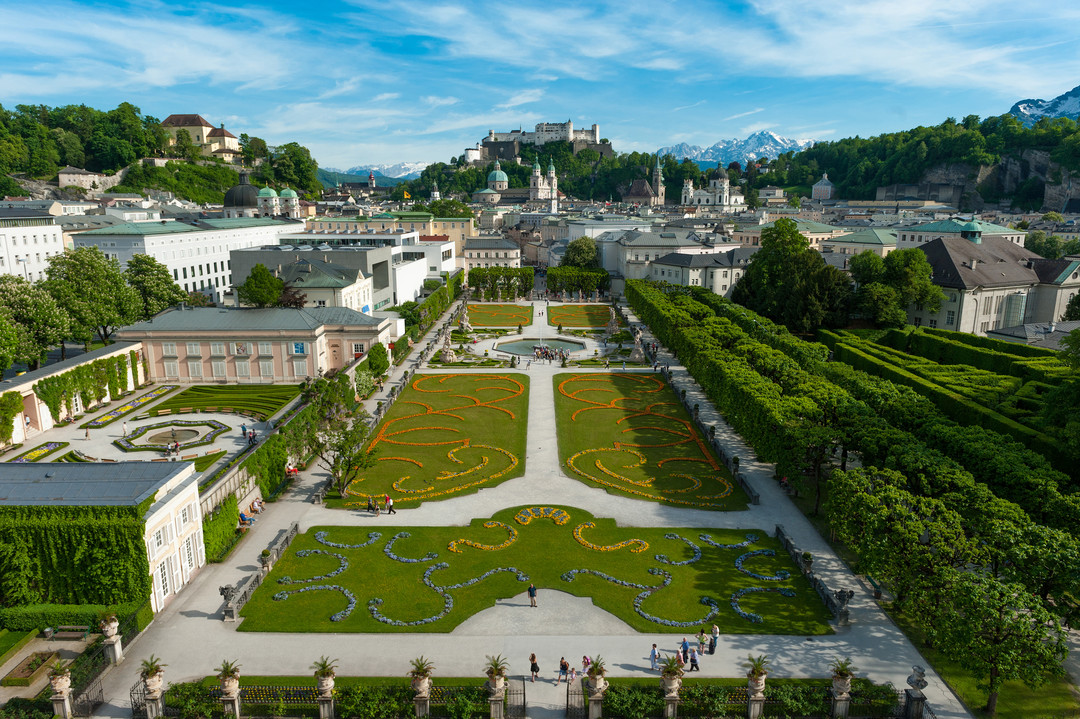 Mirabell Garden in Salzburg in spring season with a view to Fortress Hohensalzburg | © Tourismus Salzburg, Foto: Breitegger Günter