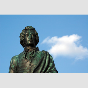 W. A. Mozart statue on Mozartplatz in Salzburg | © Tourismus Salzburg, Foto: B. Reinhart