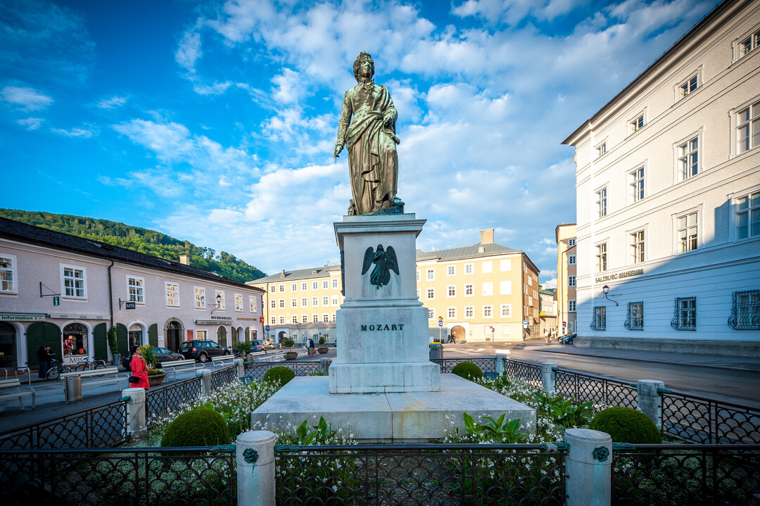 Mozart Statue on Mozartplatz in Salzburg | © Tourismus Salzburg