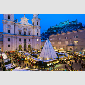 Salzburger Christkindlmarkt on Domplatz with a view to fortress Hohensalzburg | © Tourismus Salzburg, Foto: Breitegger Günter