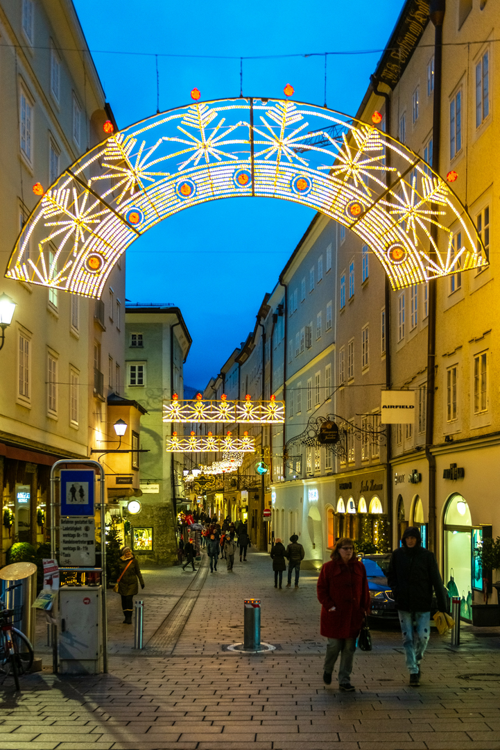 Getreidegasse with Christmas lights in Salzburg | © TSG Tourismus Salzburg GmbH