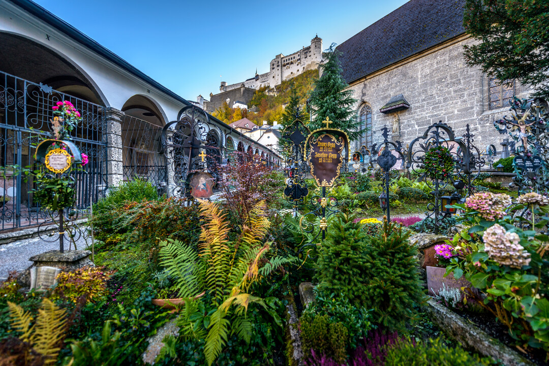St. Peter Cemetery with fortress Hohensalzburg | © Tourismus Salzburg, Foto: Breitegger Günter