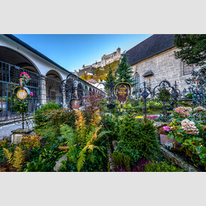 St. Peter Cemetery with fortress Hohensalzburg | © Tourismus Salzburg, Foto: Breitegger Günter