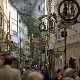 Shopping at Getreidegasse Salzburg | © Tourismus Salzburg