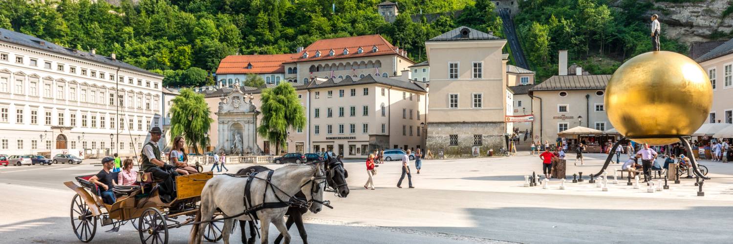 Kapitelplatz with a view to fortress Hohensalzburg | © Tourismus Salzburg, Foto: Breitegger Günter