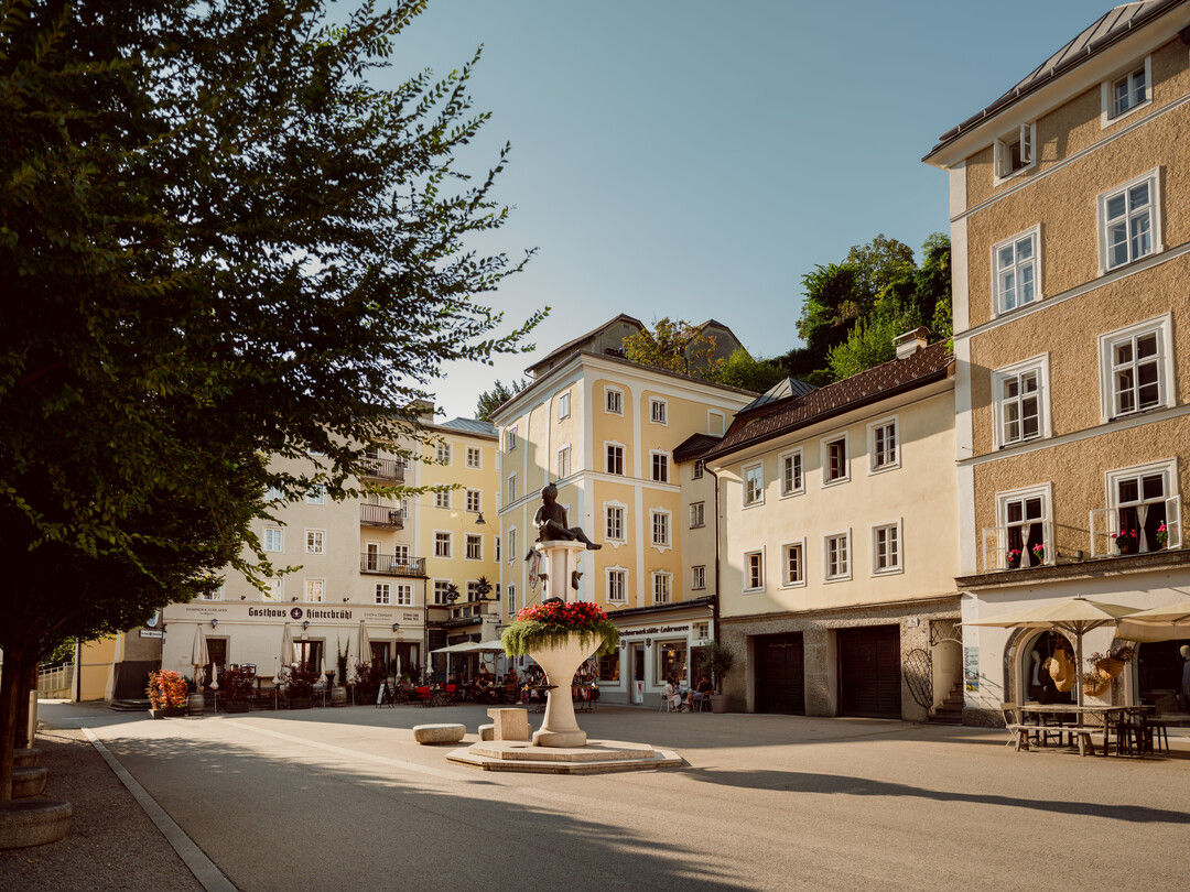 Schauplatz des Gemüsemarktes, auf dem Maria und die Kinder einkaufen. Im Hintergrund läuft die Melodie von "My favorite things". | © ©Tourismus Salzburg GmbH, Foto: Patrick Langwallner