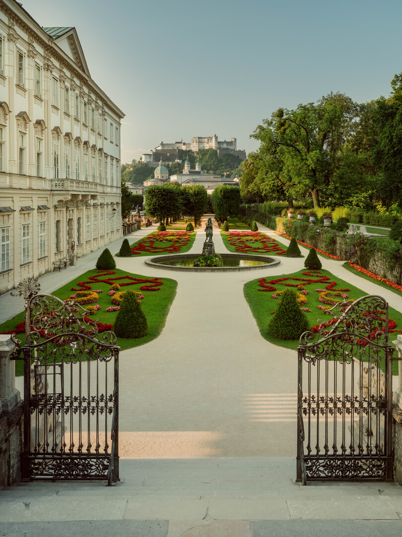 The Mirabell Gardens with a view of the Pegasus Fountain, around which Maria and the children dance in the film, as well as the famous 'Do-Re-Mi Steps'. | © Tourismus Salzburg GmbH, Foto: Patrick Langwallner