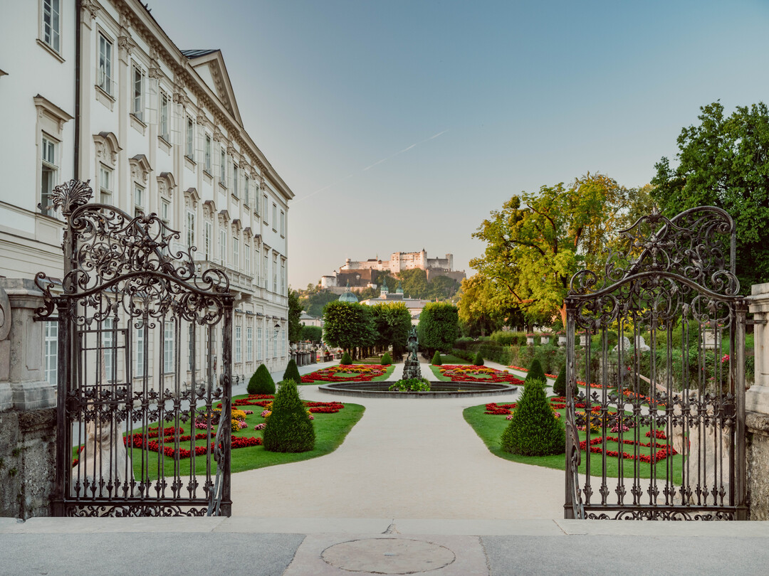 The Mirabell Gardens with a view of the Pegasus Fountain, around which Maria and the children dance in the film, as well as the famous 'Do-Re-Mi Steps'. | © Tourismus Salzburg GmbH, Foto: Patrick Langwallner