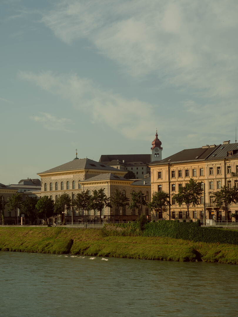 The Nonnberg Abbey appears in several scenes of the film. The nuns sing 'Maria' here, and the abbess urges Maria with 'Climb Every Mountain' to make the right decision. | © Tourismus Salzburg GmbH, Foto: Patrick Langwallner