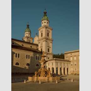 Maria sings 'I Have Confidence' and splashes water on the marble horses at the fountain. | © Tourismus Salzburg GmbH, Foto: Patrick Langwallner