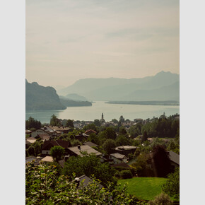 The village is shown from an aerial view with the theme song 'The Sound of Music.' 'My Favorite Things' plays as Maria and the children take the Schafberg Railway up the mountain for a picnic. | © Tourismus Salzburg GmbH, Foto: Patrick Langwallner