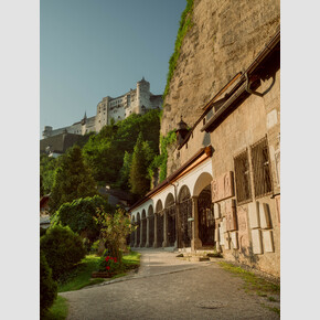 St. Peter's Cemetery and the catacombs served as the inspiration for the scene in which the Trapp family hides before their escape from the Nazis. | © Tourismus Salzburg GmbH, Foto: Patrick Langwallner