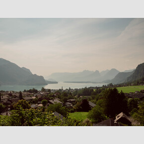 The village is shown from an aerial view with the theme song 'The Sound of Music.' 'My Favorite Things' plays as Maria and the children take the Schafberg Railway up the mountain for a picnic. | © Tourismus Salzburg GmbH, Foto: Patrick Langwallner