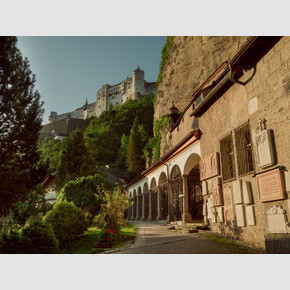 St. Peter's Cemetery and the catacombs served as the inspiration for the scene in which the Trapp family hides before their escape from the Nazis. | © Tourismus Salzburg GmbH, Foto: Patrick Langwallner
