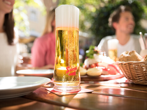 Beer garden in the Stiegl Brauwelt | © Bazzoka