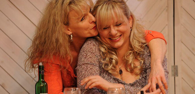 Busenfreundinnen | © Heinz Bayer