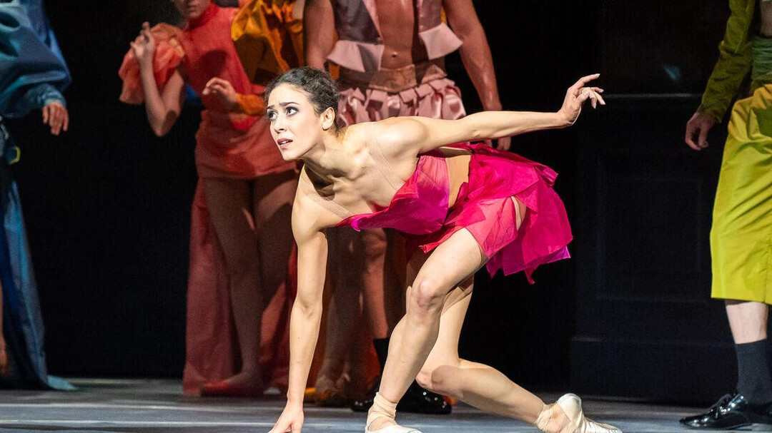 Dafne Barbosa and Ensemble | © SLT / Tobias Witzgall
