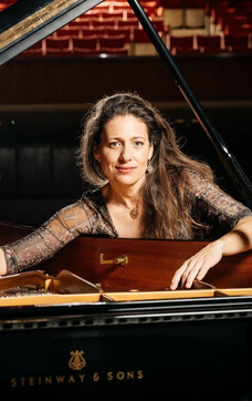 Ariane Haering at the piano | © Guillaum Perret