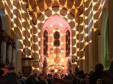 Lichtprojektion in der St. Andrä Kirche | © Original Salzburger Advent