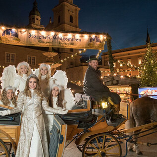 Christkind mit seinen Engerl beim Salzburger Christkindlmarkt | © Salzburger Christkindlmarkt