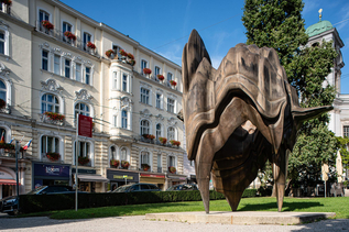 Caldera (12) von Anthony Cragg, Salzburg | © Tourismus Salzburg Foto: Bryan Reinhart