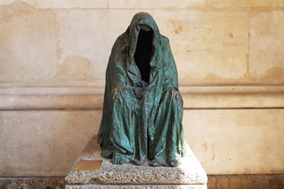 Pietá statue between the Cathedral Square and the Chapter Square | © Tourismus Salzburg