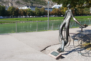 Cyclist on Elisabethkai | © Tourismus Salzburg