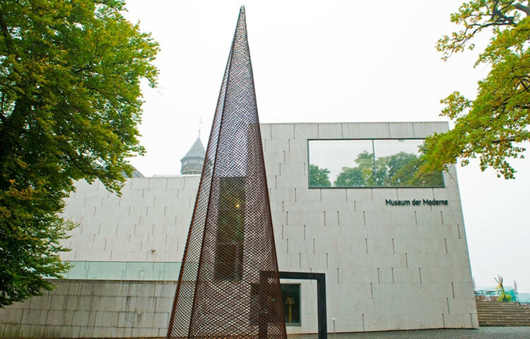 Das stehende "Schlafende Haus" | © Museum der Moderne Salzburg