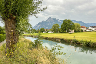 Almkanal with view towards Untersberg | © Tourismus Salzburg GmbH / K. Brugger