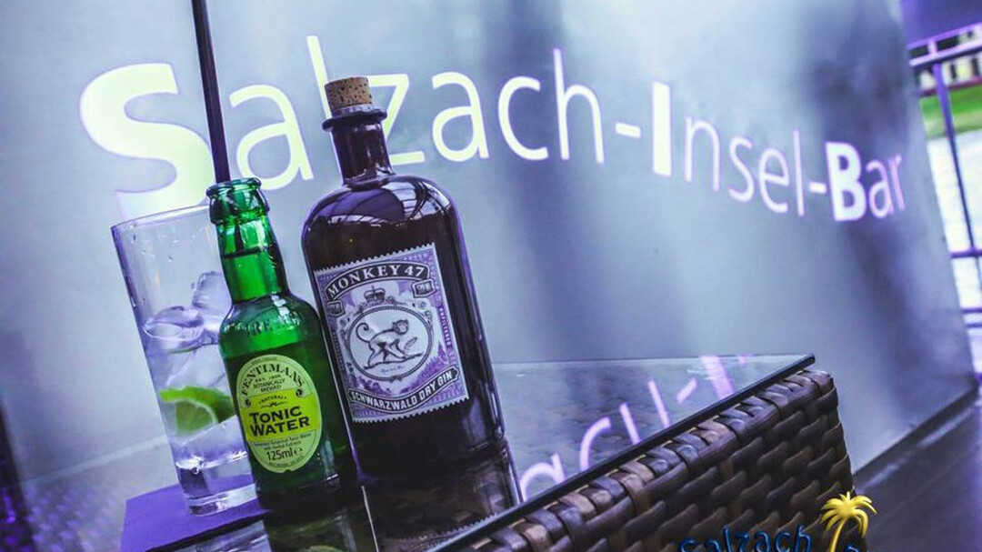 Getränke in der Salzach Insel Bar | © Salzburg Highlights