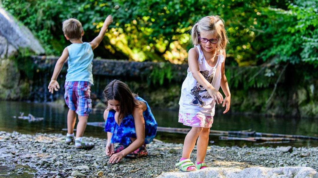 Spielen am Schaukelweg