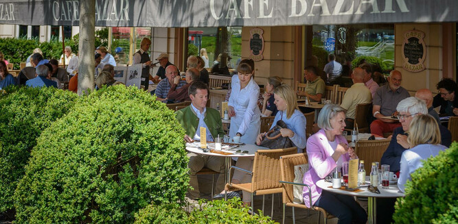 Terrasse vom Cafe Bazar | © Tourismus Salzburg GmbH, Breitegger G.