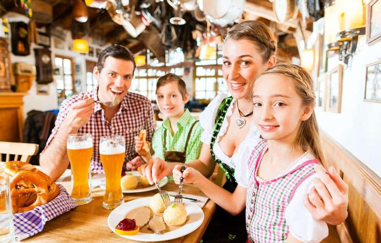 Familien Essen Solide Alm