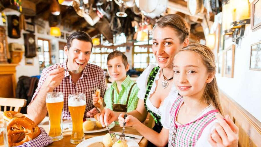 Familien Essen Solide Alm