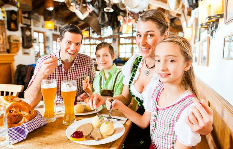 Essen in der soliden Alm