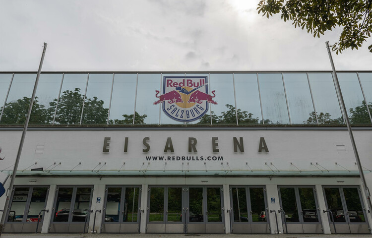 Eisarena Eingang | © STADT:SALZBURG