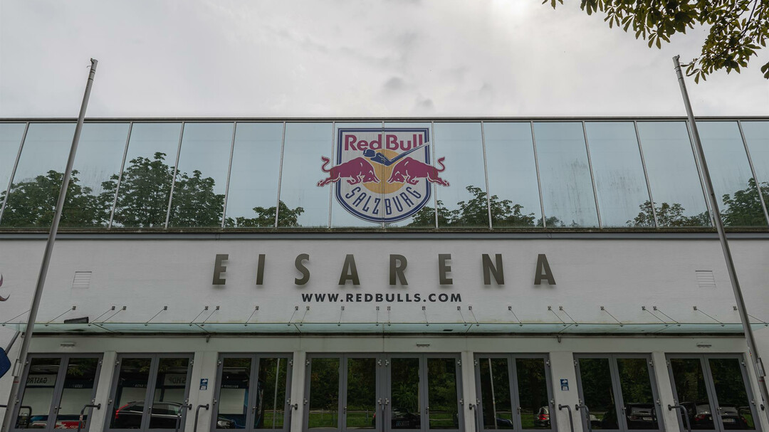 Eisarena Eingang | © STADT:SALZBURG