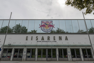 Eisarena Eingang | © STADT:SALZBURG
