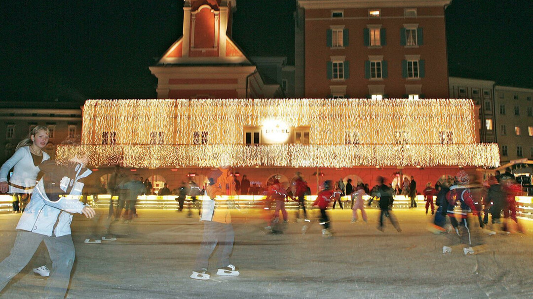 Eislaufen am Mozartplatz | © Tourismus Salzburg